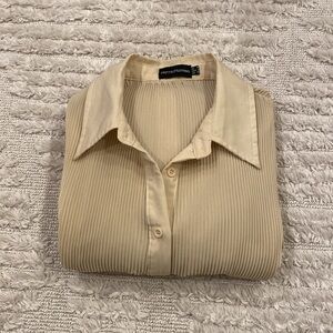 Pretty Little Thing Pleated Button Down Sz 4